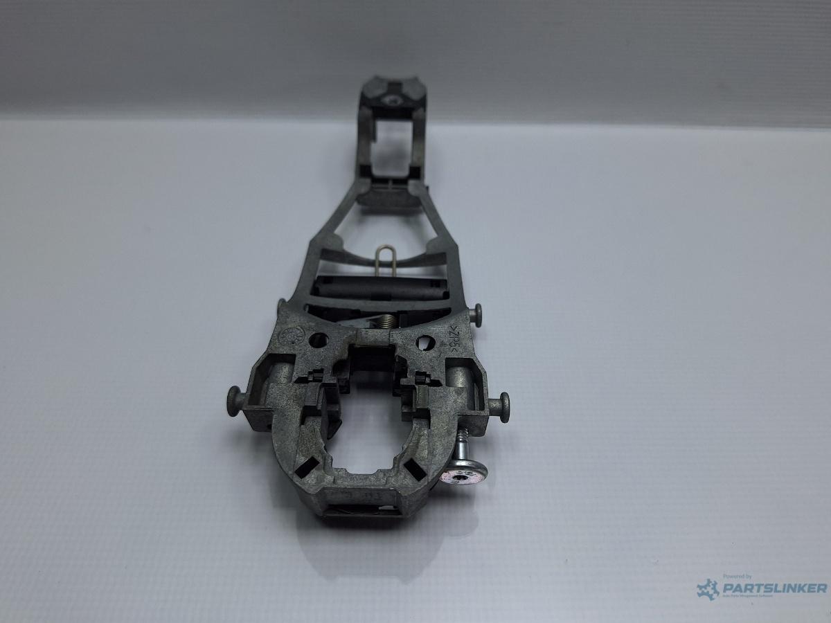 Maner/suport exterior usa culisanta stanga VOLKSWAGEN GOLF VI Variant AJ5 2009 - 2013 TDI CAYC 1K0837885A