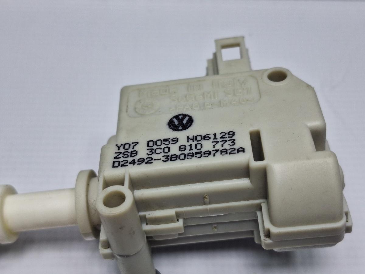 Motor sistem de inchidere centralizata VOLKSWAGEN PASSAT Variant 3C5 2005 - 2011, Estate TDI BMP 3C0810773 , 3B0959782A