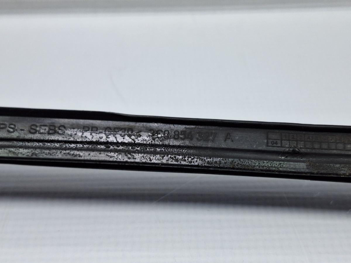 Ornamente parbriz stanga VOLKSWAGEN PASSAT Variant 3C5 2005 - 2011 TDI BMP 3C0854327A