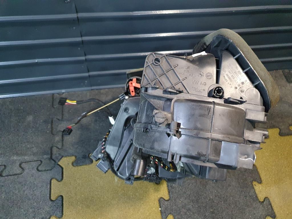 Carcasa aeroterma cu aer conditionat VOLKSWAGEN GOLF V Variant 1K5 2007 - 2009 1.9 TDI BLS, BXE 1K1819357