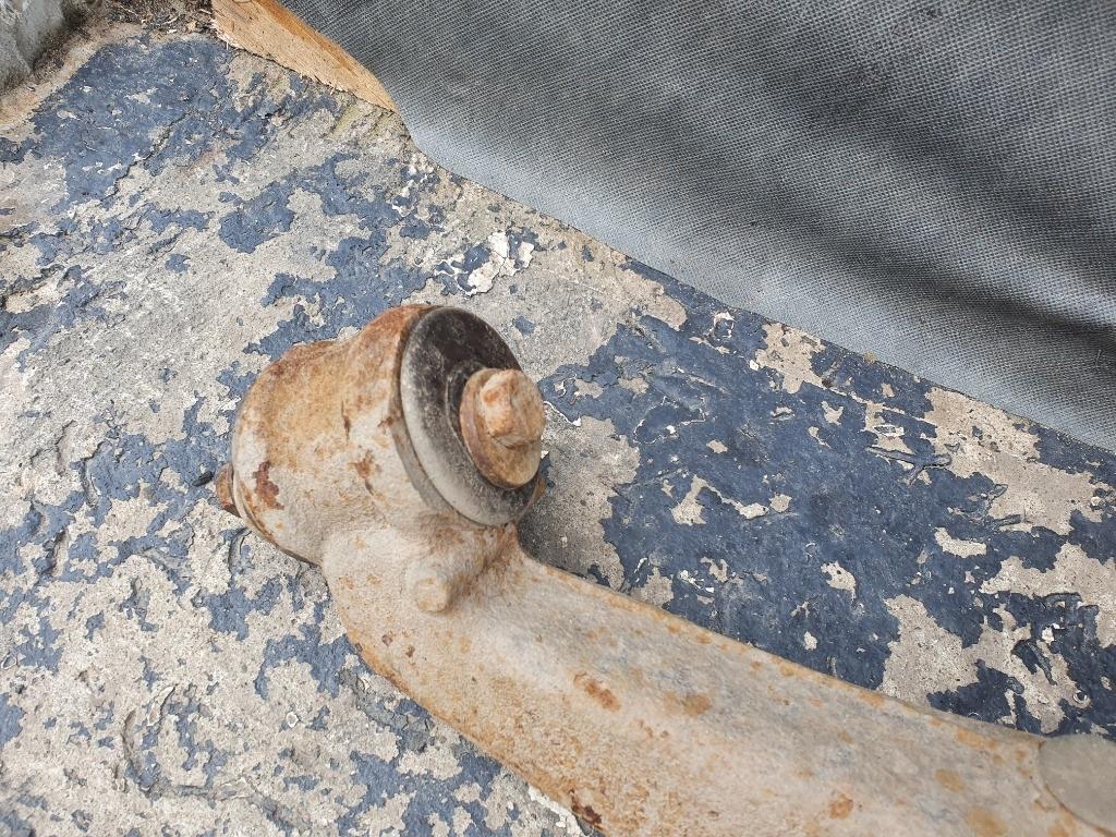 Brat cu fuzeta stanga spate VOLKSWAGEN TRANSPORTER IV Bus 70XB, 70XC, 7DB, 7DW, 7DK 1990 - 2 2.5 2.5 AAF, ACU, AEN, AEU 7H0501413D