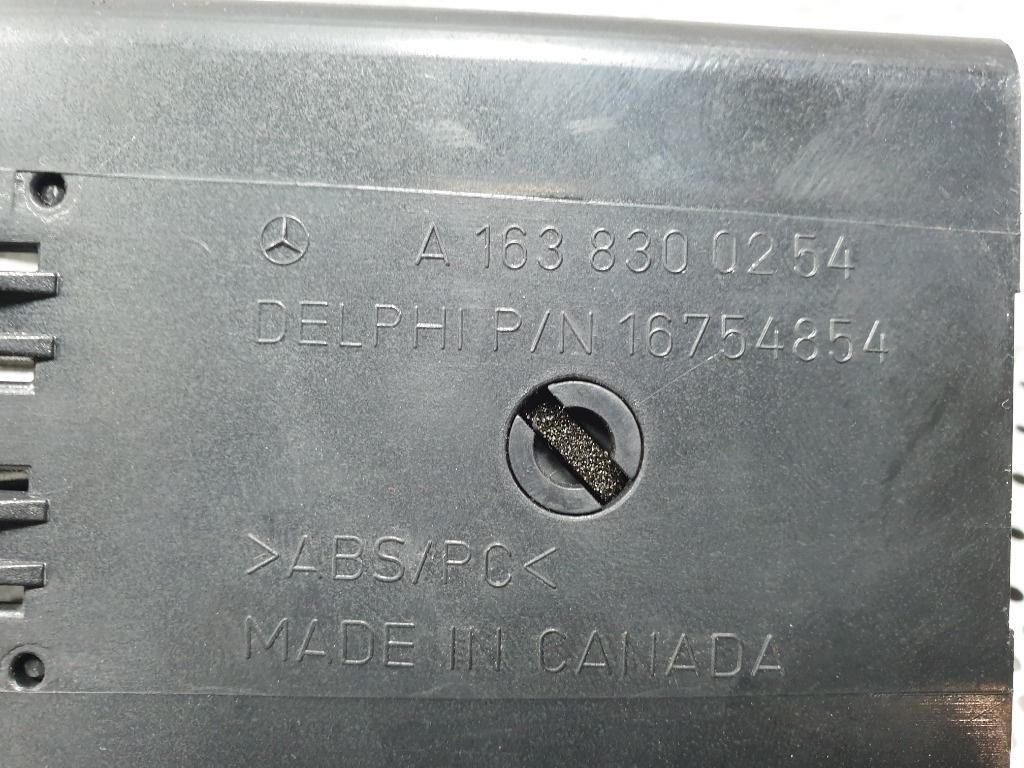 Grila ventilatie bord dreapta MERCEDES-BENZ M-CLASS W163 1998 - 2005 2.7 ML 270 CDI OM 612.963 A1638300254