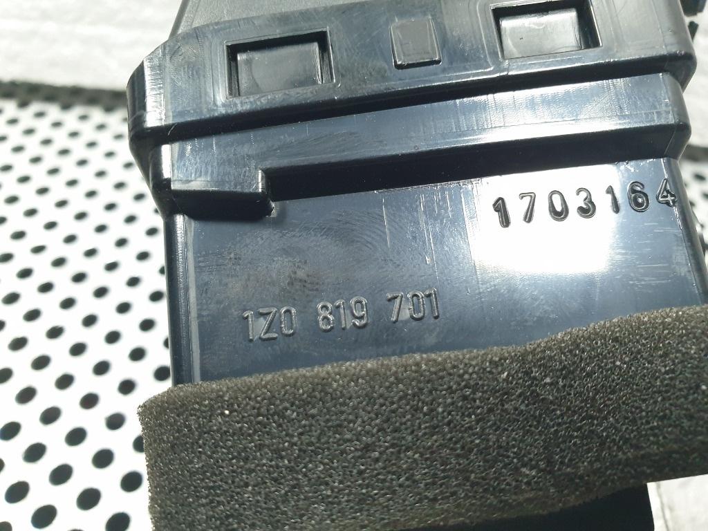 Grila aer bord stanga SKODA OCTAVIA 1Z3 2004 - 2013 1.9 TDI BJB, BKC, BLS, BXE 1Z0819701