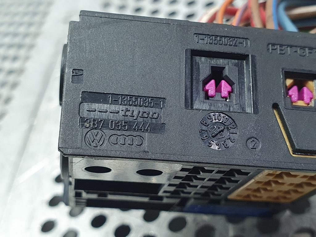 Conector mufa multimedia SKODA OCTAVIA 1Z3 2004 - 2013 1.9 TDI BJB, BKC, BLS, BXE 3B7035444