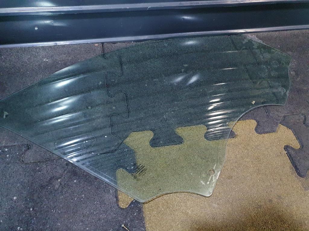Geam dreapta fata BMW 3 V E90 2004 - 2012 2.0 320 d N47 D20 C 43R-001582