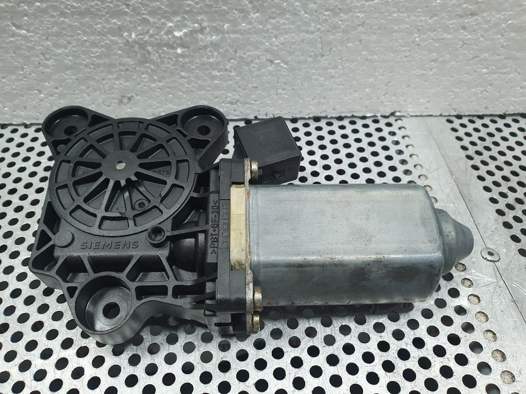 Motoras macara stanga fata MERCEDES-BENZ C-CLASS II W203 2000 - 2007, MERCEDES-BENZ C-CLASS T-Model II S203 2001 - 20072.2 C 220 CDI OM 646.963 A2208204642