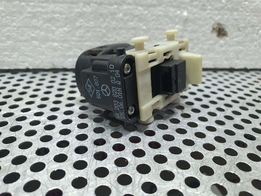 Buton deschidere geam MERCEDES-BENZ C-CLASS II W203 2000 - 2007, MERCEDES-BENZ C-CLASS T-Model II S203 2001 - 20072.5 C 230 M 272.920 A2038200210