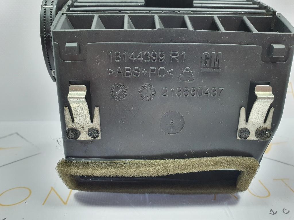 Grila de ventilatie dreapta OPEL ZAFIRA B A05 2005 - 20151.7 CDTI A 17 DTJ, Z 17 DTJ 13144399