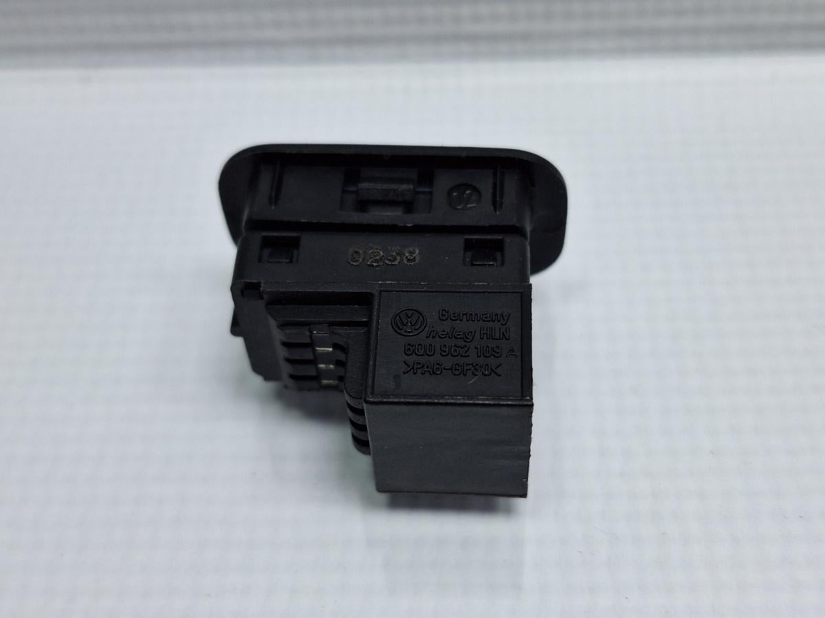 Buton alarma VOLKSWAGEN TIGUAN 5N_ 2007 - > TDI 4motion CBAB, CFFB, CLJA 6Q0962109A