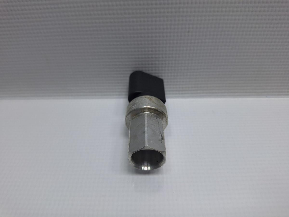 Senzor de presiune aer conditionat (AC) VOLKSWAGEN TIGUAN 5N_ 2007 - >2.0 TDI 4motion CBAB, CFFB, CLJA HELLA 6ZL351028-221