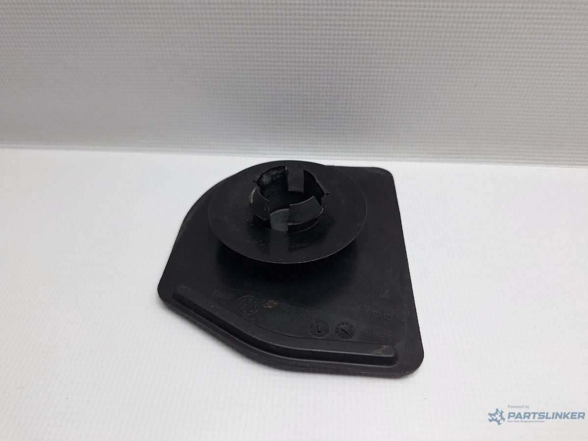 Capac scut podea dreapta VOLKSWAGEN TIGUAN 5N_ 2007 - > TDI 4motion CBAB, CFFB, CLJA 5N0825962