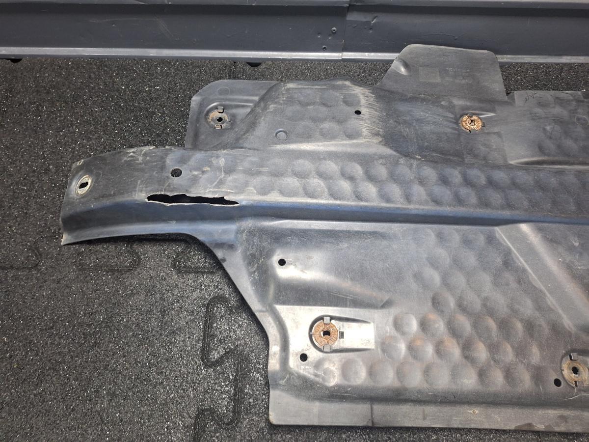 Scut podea dreapta VOLKSWAGEN POLO 9N_ 2001 - 2012 16V AUA, BBY, BKY 6Q0825202