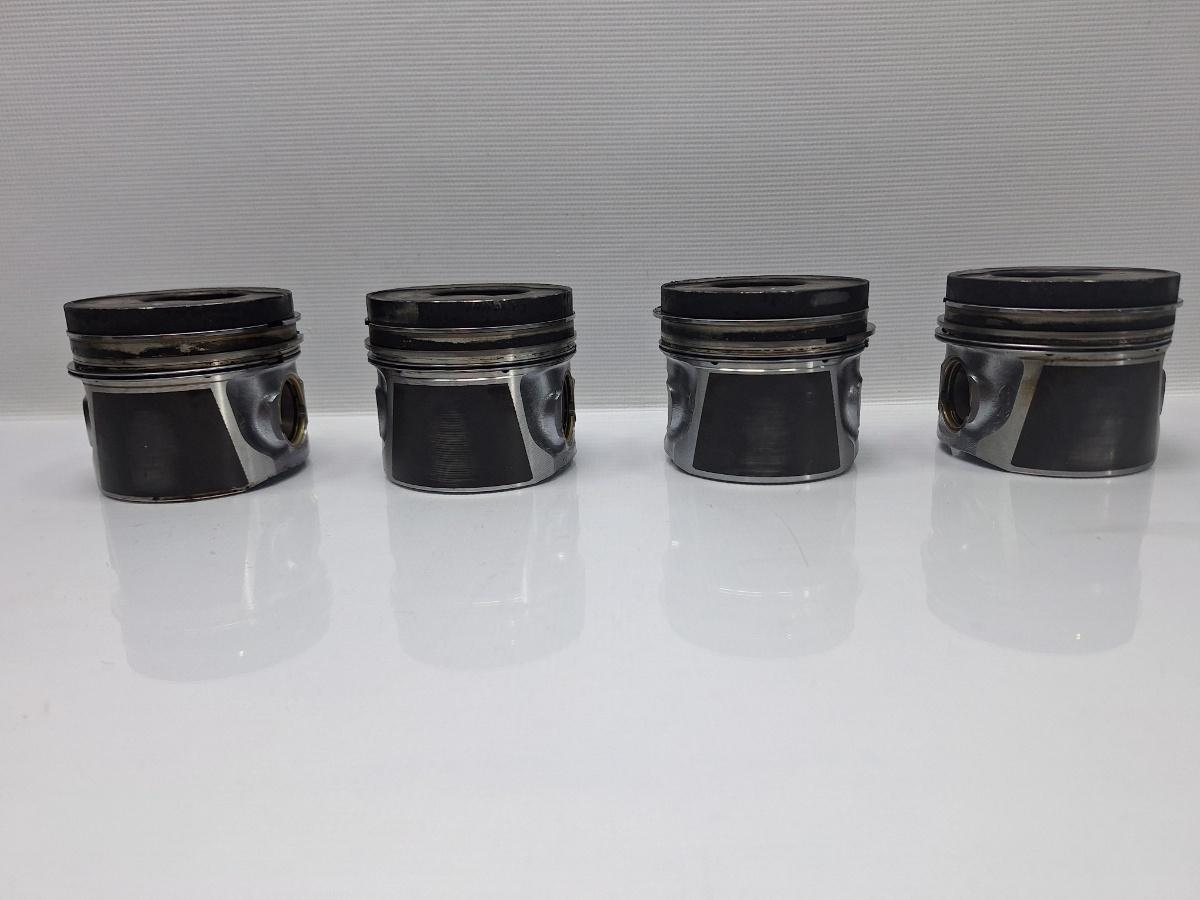 Set pistoane VOLKSWAGEN CADDY III Estate 2KB, 2KJ, 2CB, 2CJ 2004 - 2015 TDI BJB, BLS 038107065LG , 038107065LD