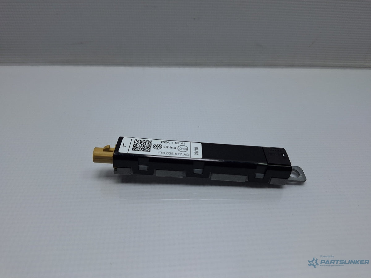 Amplificator antena stanga VOLKSWAGEN TOURAN 1T3 2010 - 2015 TDI CFHC 1T0035577AD
