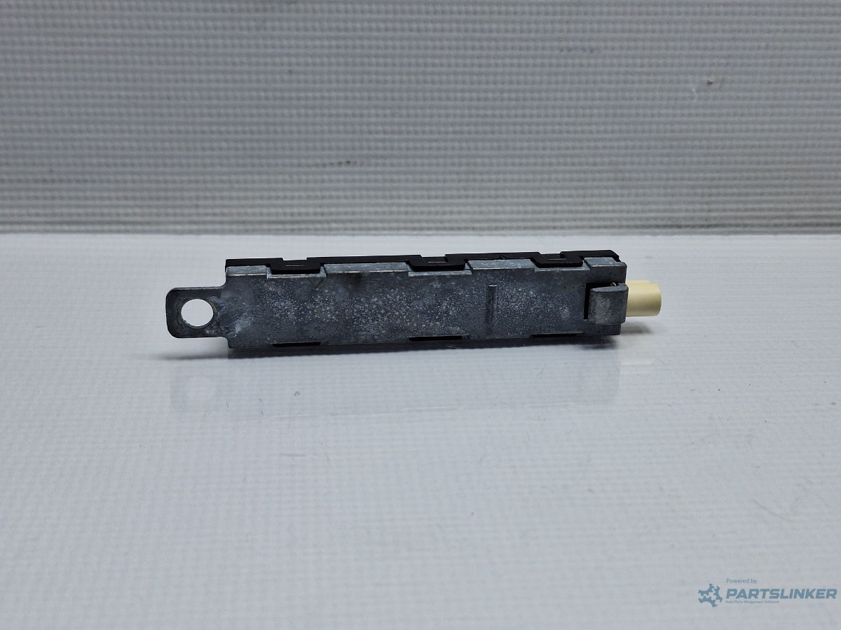 Amplificator antena dreapta VOLKSWAGEN TOURAN 1T3 2010 - 2015 TDI CFHC 1T0035577AC