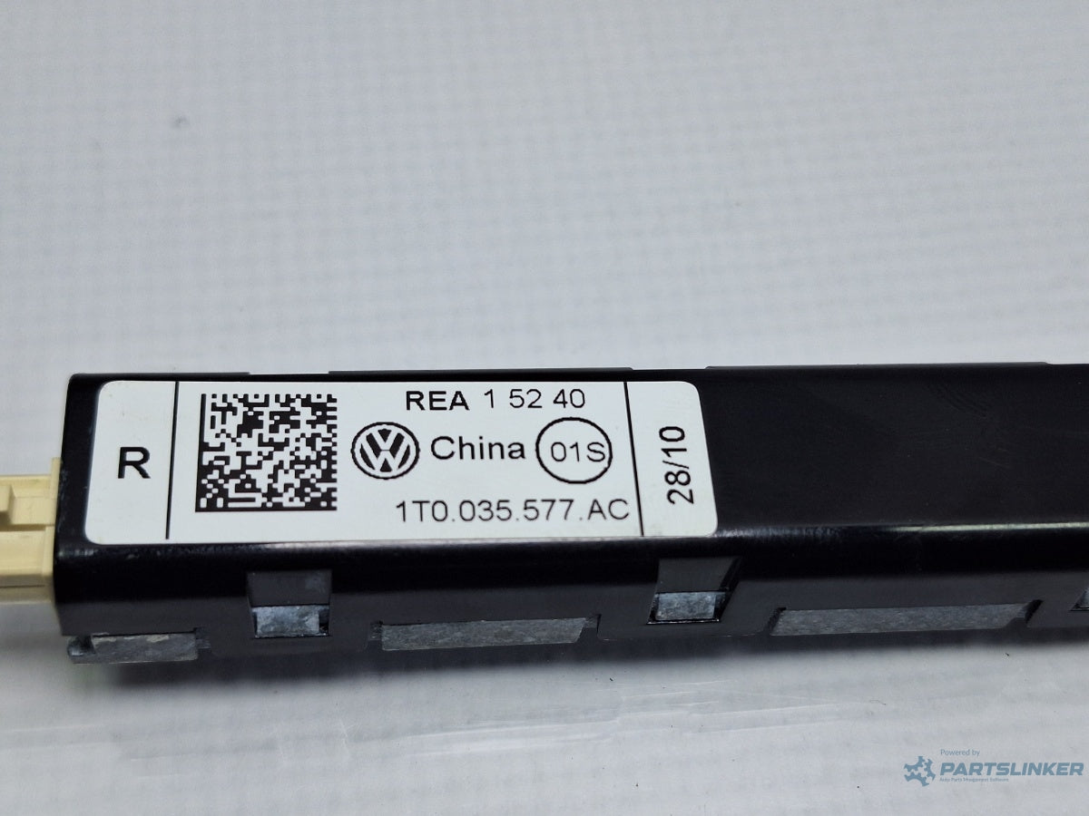 Amplificator antena dreapta VOLKSWAGEN TOURAN 1T3 2010 - 2015 TDI CFHC 1T0035577AC