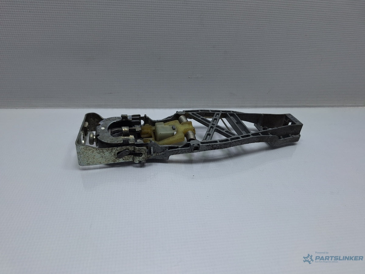 Suport maner exterior dreapta fata VOLKSWAGEN TOURAN 1T3 2010 - 2015 TDI CFHC 1T0837886B