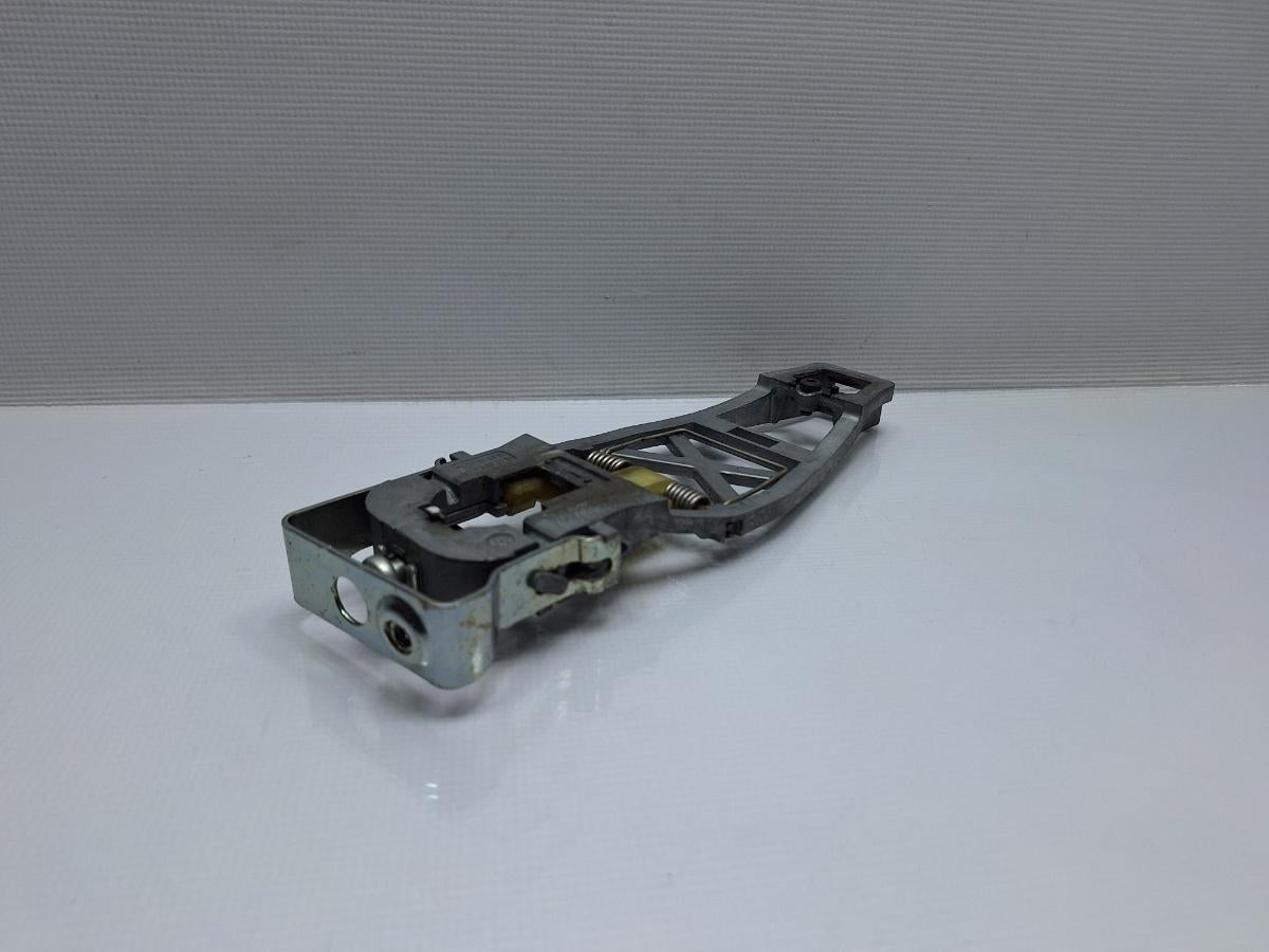 Maner/suport exterior portiera fata dreapta fata VOLKSWAGEN TOURAN 1T3 2010 - 2015 TDI CFHC 1T0837886B