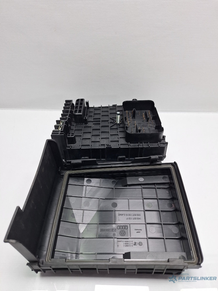 Panou sigurante motor VOLKSWAGEN PASSAT CC 357 2008 - 2012 TSI CCZB 3C0937125