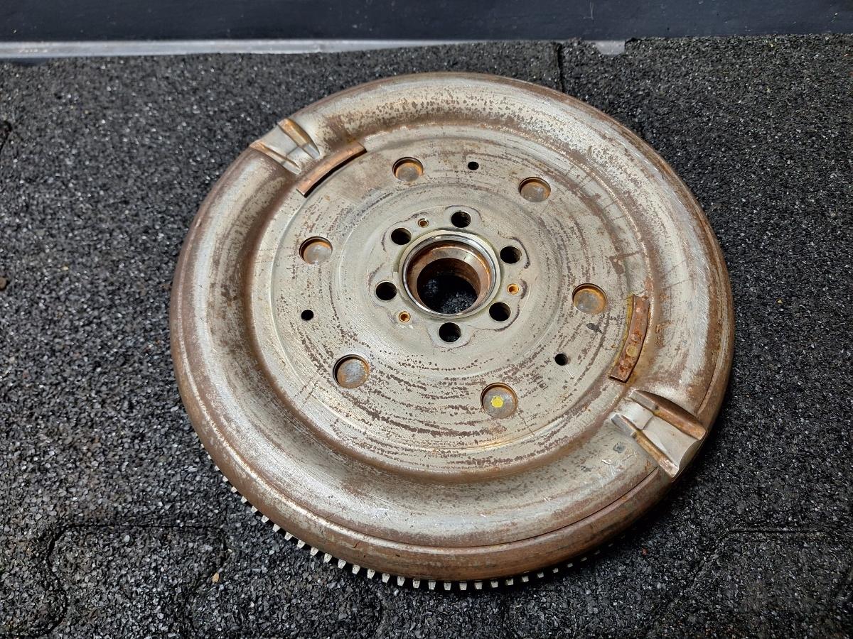 Volanta cu masa dubla VOLKSWAGEN PASSAT Variant 3G5 2014 - > TDI CRLB, DBGA, DFGA LUK 415053310