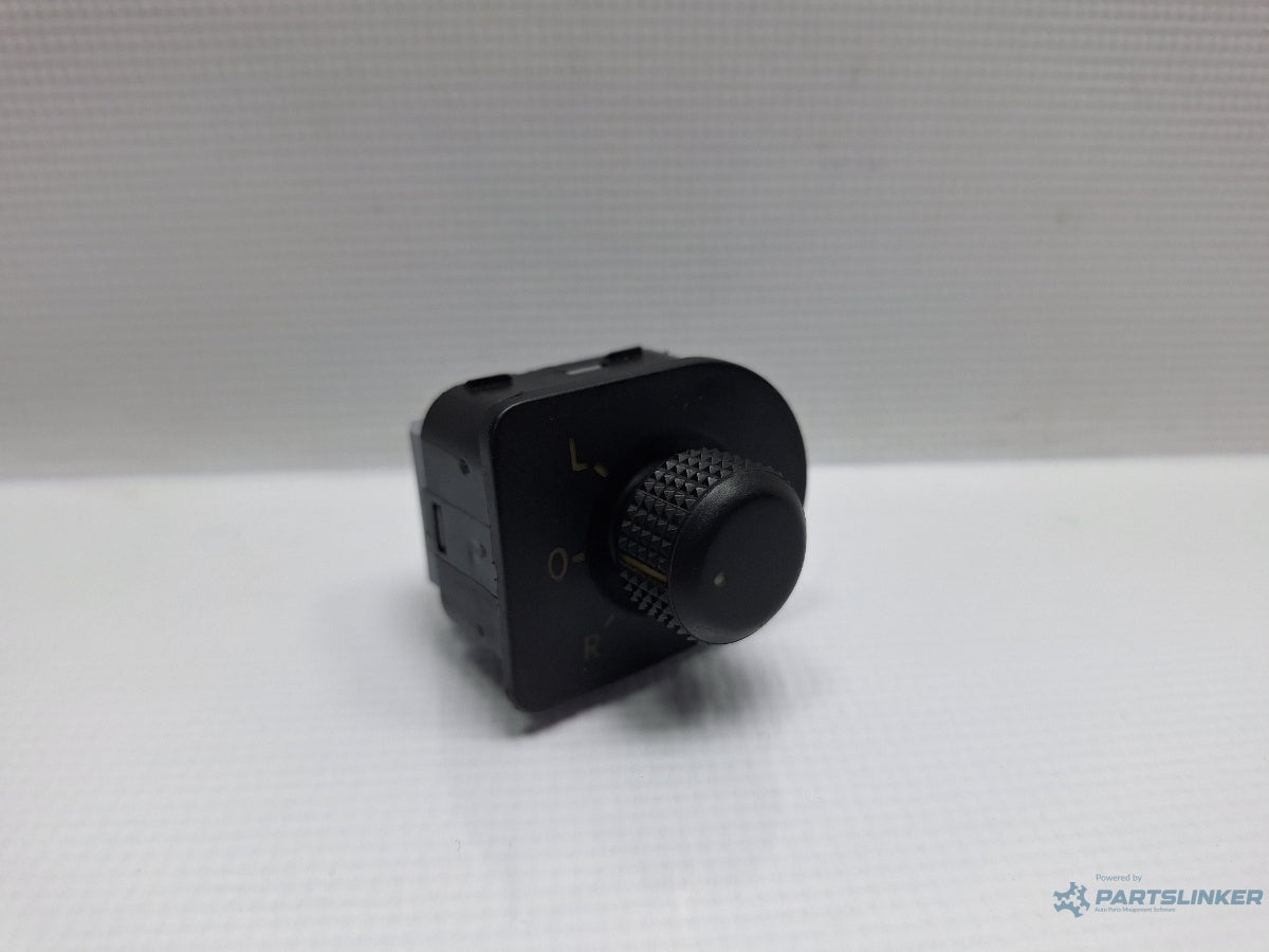 Buton reglaj oglinzi SKODA OCTAVIA 1U2 1996 - 2010 16V AXP, BCA 1U1959565F