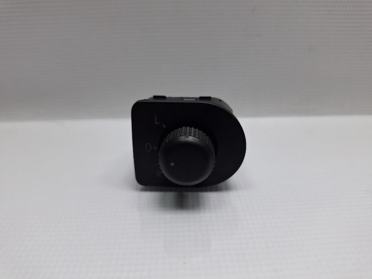 Buton reglaj oglinzi SKODA OCTAVIA 1U2 1996 - 2010 16V AXP, BCA 1U1959565F