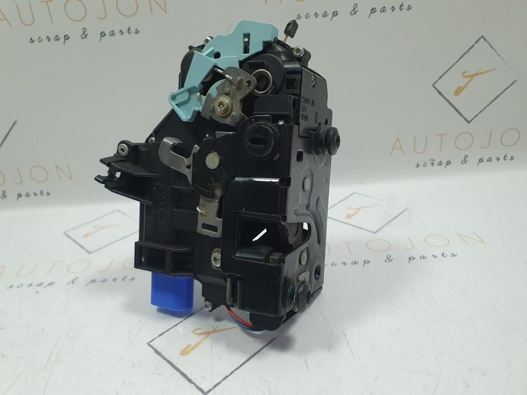 Broasca usa dreapta spate VOLKSWAGEN TOURAN 1T3 2010 - 2015 7L0839016H