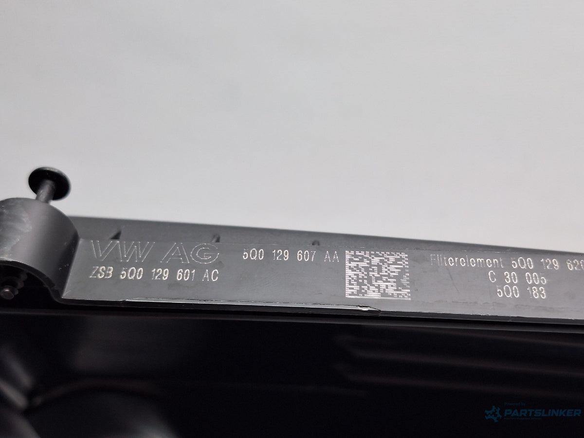Capac filtru aer SKODA OCTAVIA Combi 5E5 2012 - > TDI CKFC, CRMB, CYKA 5Q0129607AA