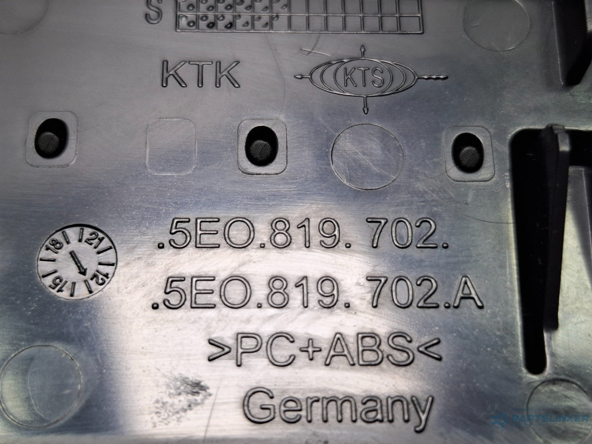 Grila ventilatie dreapta SKODA OCTAVIA Combi 5E5 2012 - > TDI CKFC, CRMB, CYKA 5E0819702A