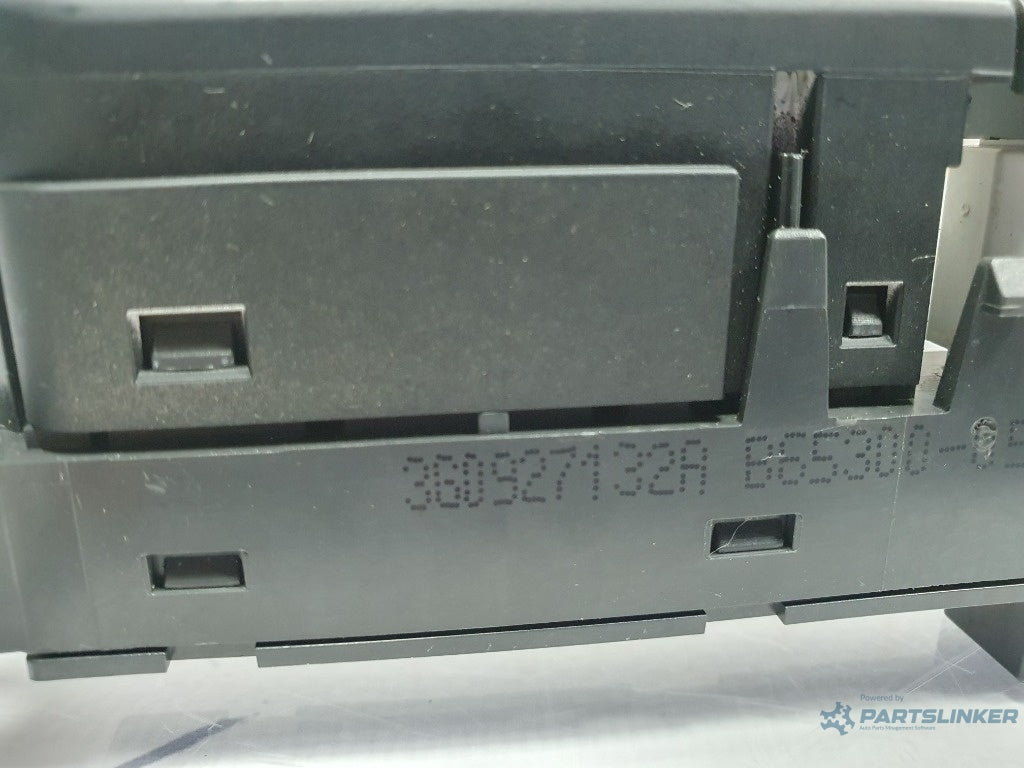 Consola butoane avarii senzori parcare VOLKSWAGEN PASSAT Variant 3G5 2014 - > TDI CRLB, DBGA, DFGA 3G0927132A