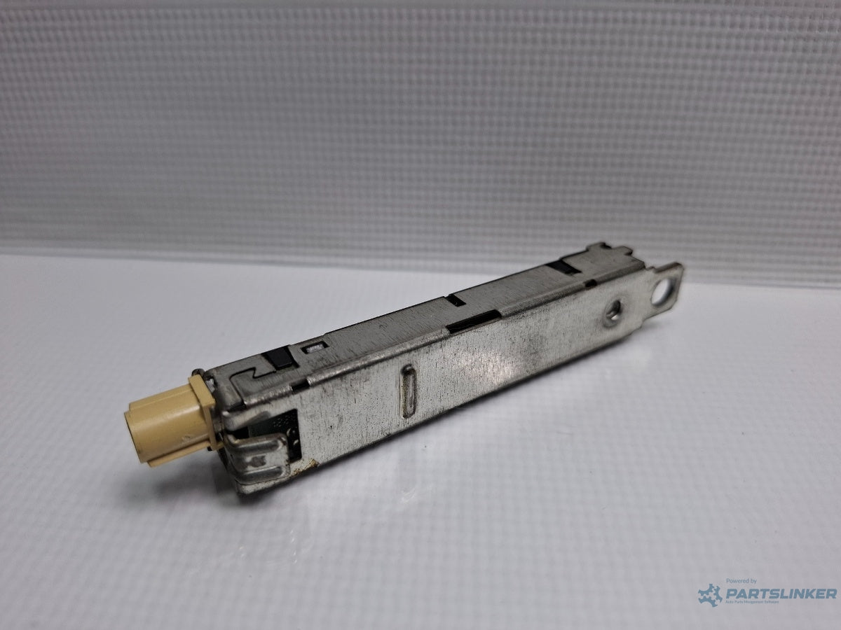 Amplificator antena VOLKSWAGEN JETTA IV 162, 163, AV3, AV2 2009 - > TDI CAYC 5C6035552A
