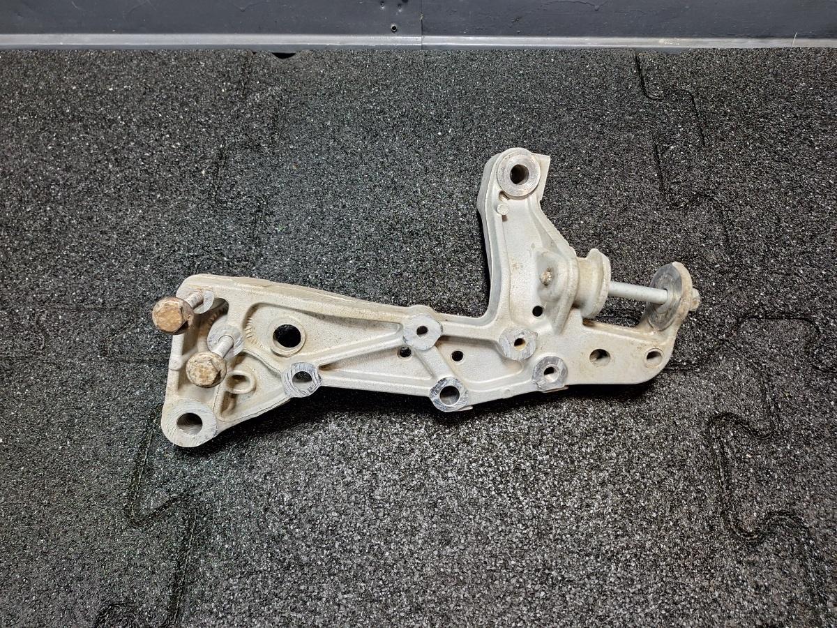 Suport jug motor dreapta VOLKSWAGEN GOLF VI Variant AJ5 2009 - 2013 1.6 TDI CAYC 1K0199296F