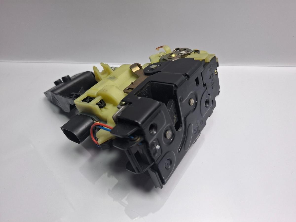 Broasca usa dreapta fata VOLKSWAGEN PASSAT Variant 3B6 2000 - 2005 TDI AVB 3B1837016AD