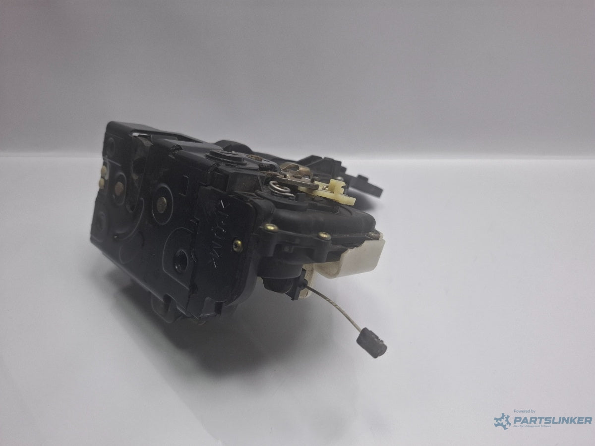 Broasca usa dreapta spate VOLKSWAGEN PASSAT Variant 3B6 2000 - 2005 TDI AVB 3B4839016M