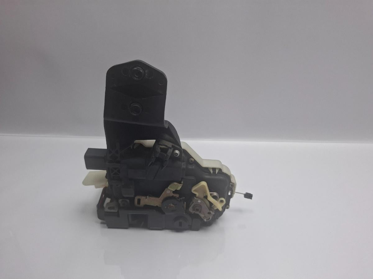 Broasca usa dreapta spate VOLKSWAGEN PASSAT Variant 3B6 2000 - 2005 TDI AVB 3B4839016M