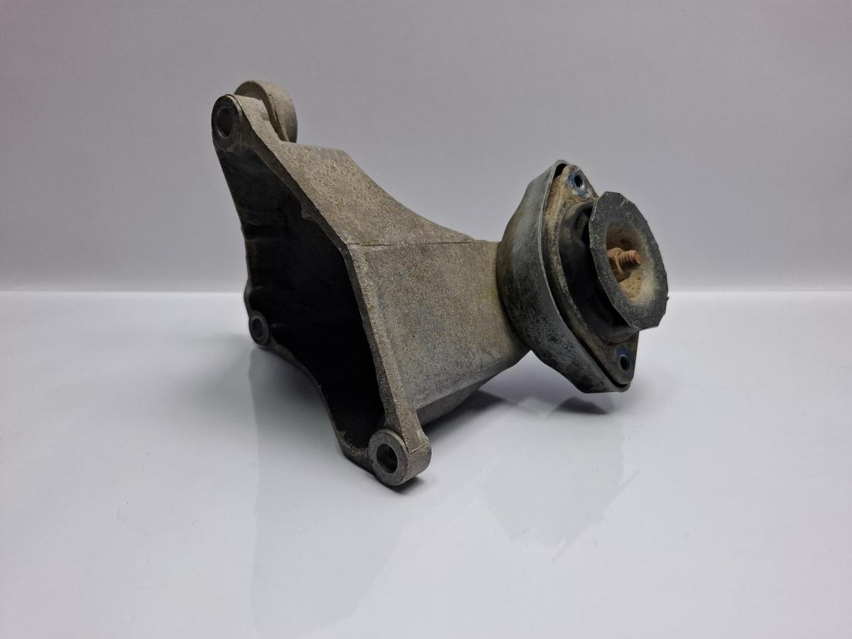 Suport cutie viteze dreapta VOLKSWAGEN PASSAT Variant 3B6 2000 - 2005 TDI AVB 8D0399114S