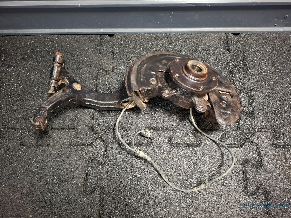 Fuzeta dreapta fata VOLKSWAGEN PASSAT Variant 3B6 2000 - 2005 TDI AVB 3B0615312