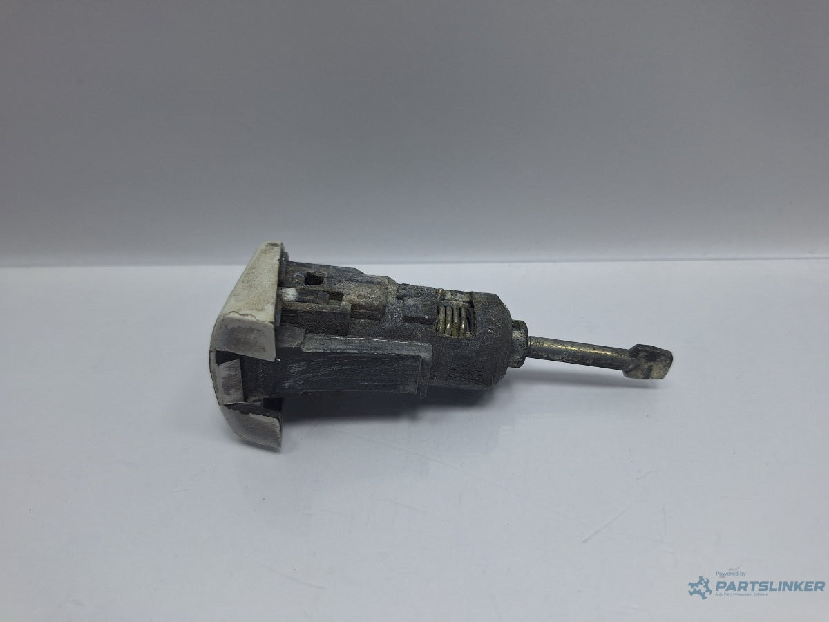 Butuc usa SKODA SUPERB 3U4 2001 - 2008 TDI AVF, AWX 3U0837167