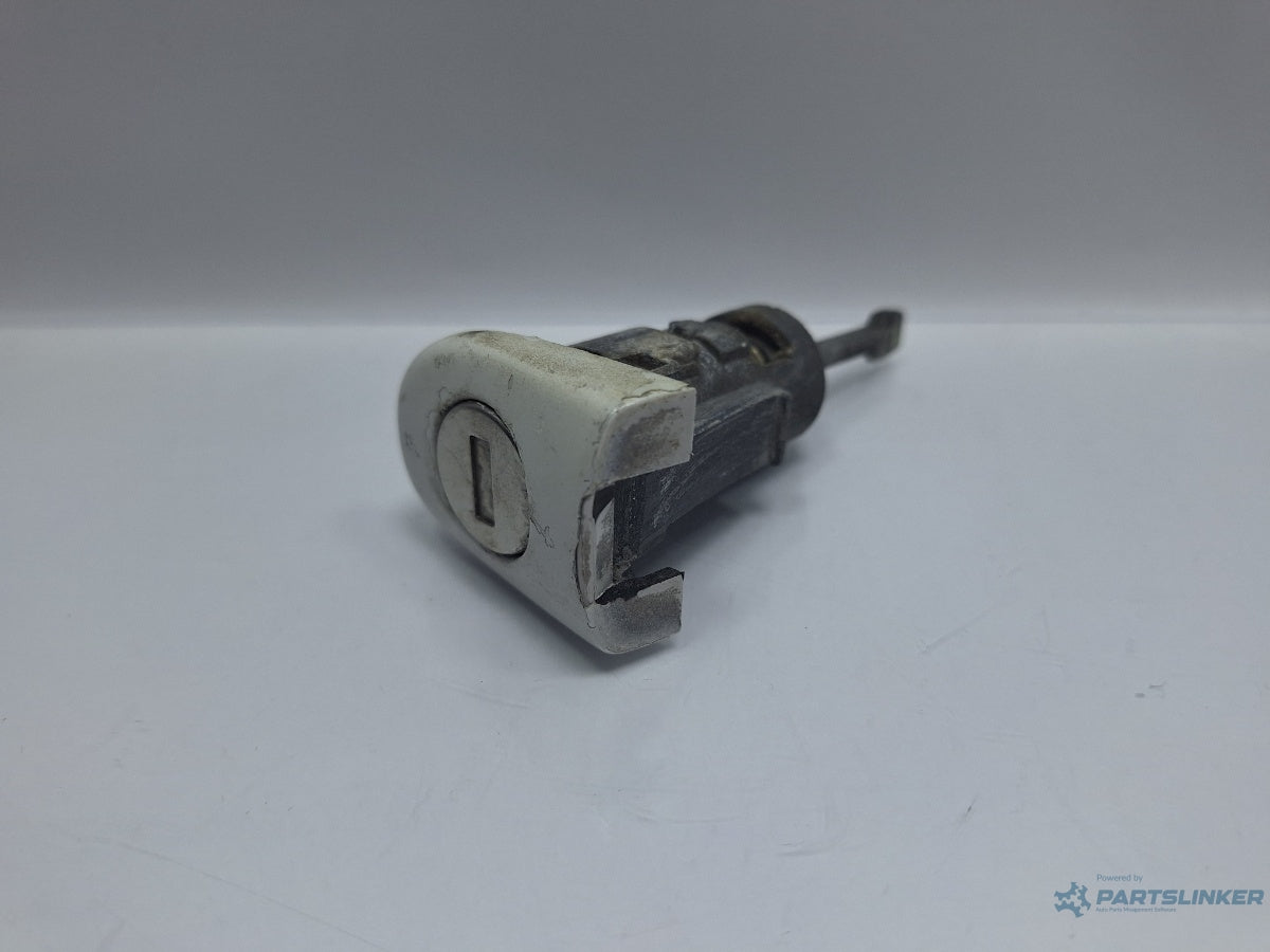 Butuc usa SKODA SUPERB 3U4 2001 - 2008 TDI AVF, AWX 3U0837167