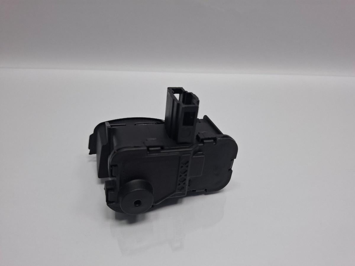 Motoras usita rezervor SKODA OCTAVIA Combi 5E5 2012 - > TDI CKFC, CRMB, CYKA 7P0810773D