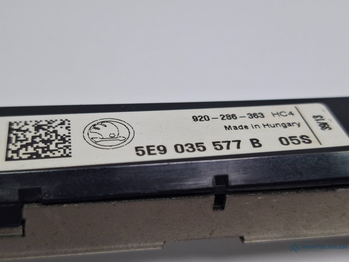Amplificator antena SKODA OCTAVIA Combi 5E5 2012 - > TDI CKFC, CRMB, CYKA 5E9035577B