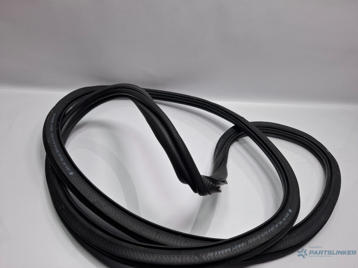 Cheder usa spate SKODA OCTAVIA Combi 5E5 2012 - > TDI CKFC, CRMB, CYKA 5E0867365B