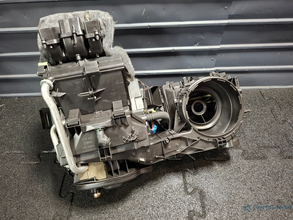 Carcasa aeroterma SKODA OCTAVIA Combi 5E5 2012 - > TDI CKFC, CRMB, CYKA 5Q1820007B