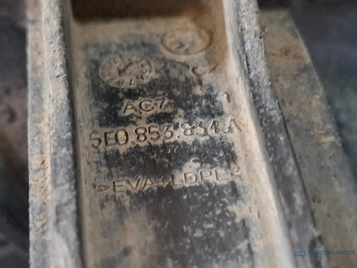 Carenaj roata dreapta spate SKODA OCTAVIA Combi 5E5 2012 - > TDI CKFC, CRMB, CYKA 5E0853834A