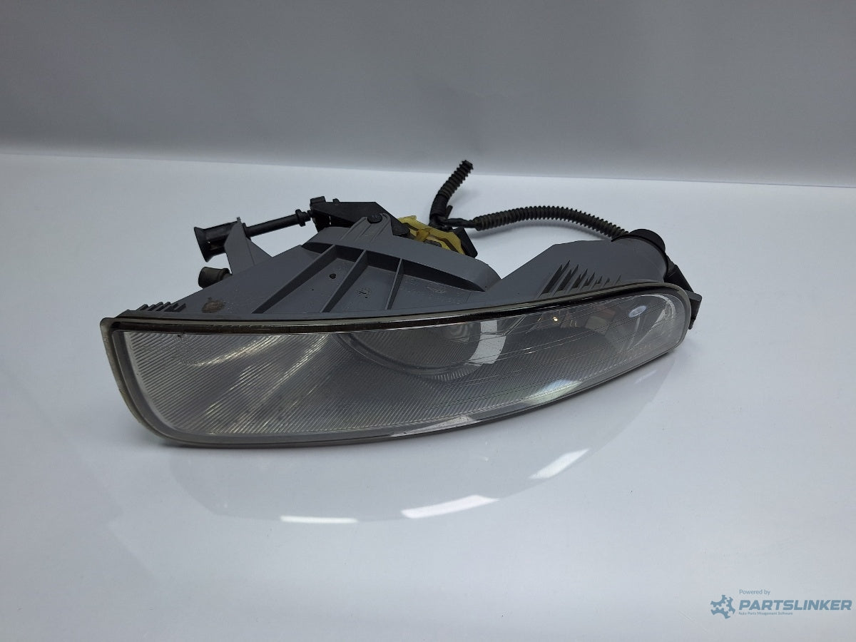 Proiector ceata stanga SKODA SUPERB III Estate 3T5 2009 - 2015 TDI CBBB, CFGB 3T0941699A