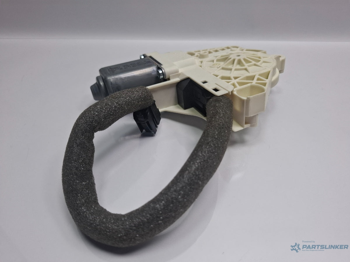 Motoras macara stanga spate SKODA SUPERB III Estate 3T5 2009 - 2015 TDI CBBB, CFGB 8K0959811A