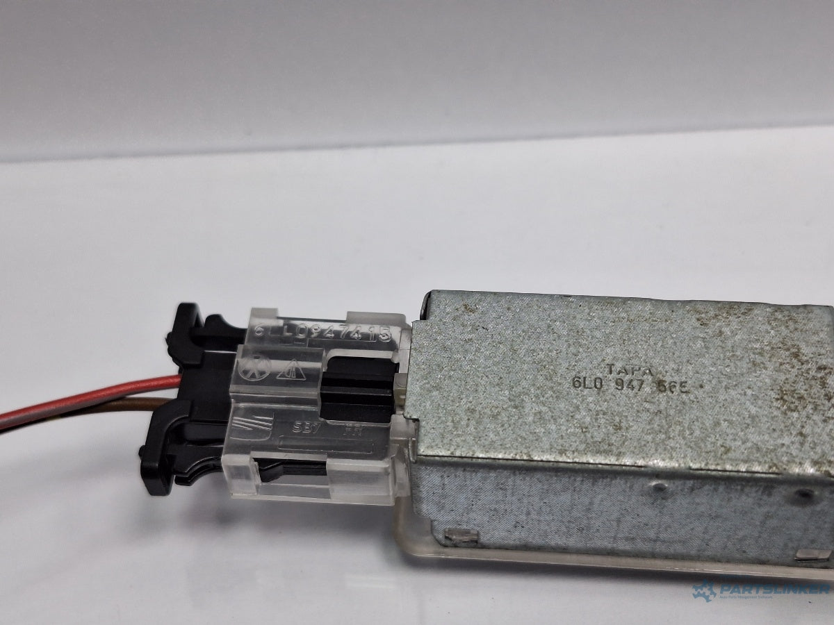 Lampa interioara usa SKODA SUPERB III Estate 3T5 2009 - 2015 TDI CBBB, CFGB 6L0947415