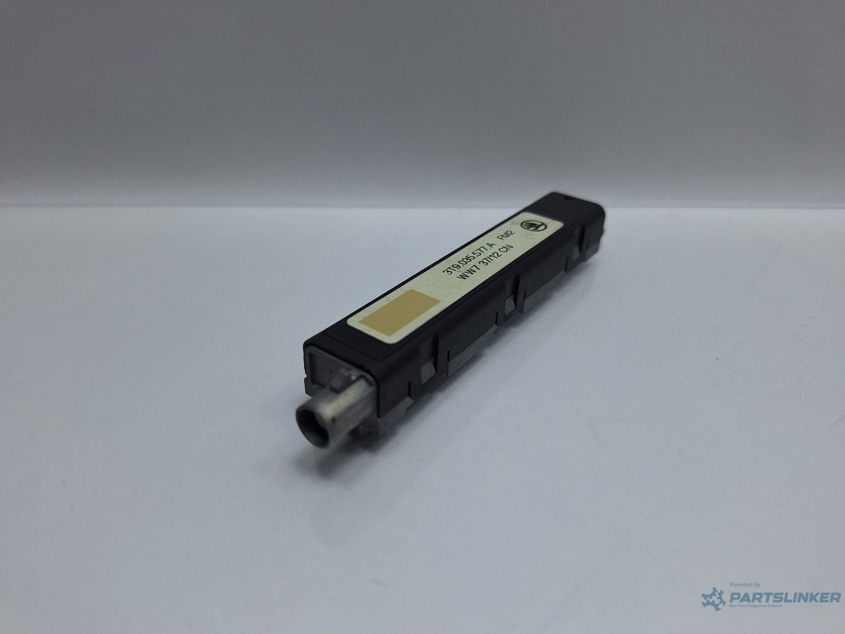 Amplificator semnal antena SKODA SUPERB III Estate 3T5 2009 - 2015 TDI CBBB, CFGB 3T9035577A