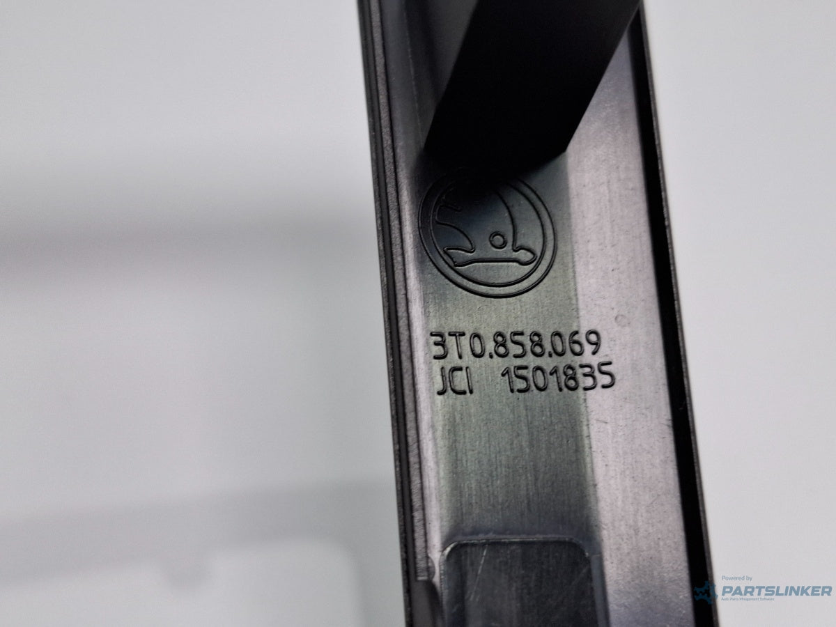 Rama navigatie SKODA SUPERB III Estate 3T5 2009 - 2015 TDI CBBB, CFGB 3T0858069