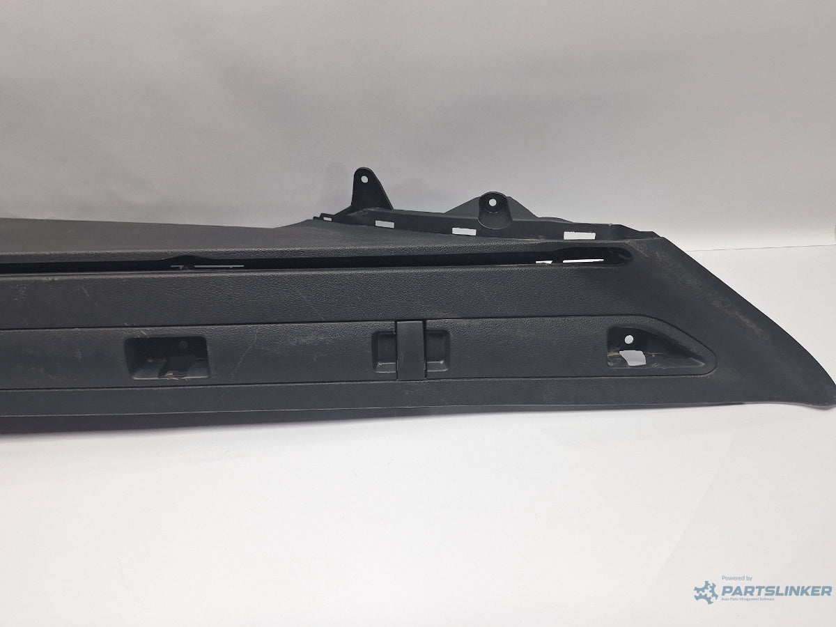 Suport rulou acoperire portbagaj dreapta SKODA SUPERB III Estate 3T5 2009 - 2015 TDI CBBB, CFGB 3T9867762